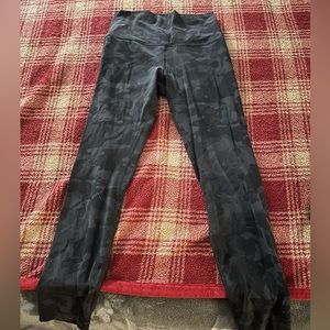 Lululemon align camo 25 inch a tiny hole on the thigh